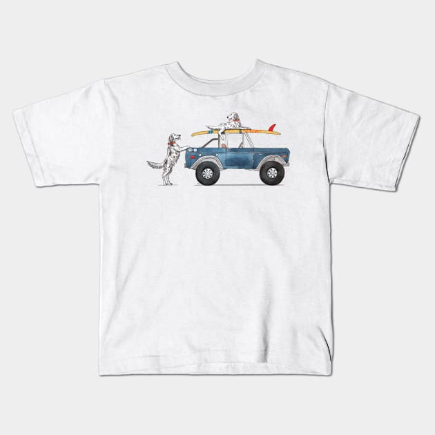 Ford Bronco with English Setters and Surfboards. Kids T-Shirt by Chatham Ivy